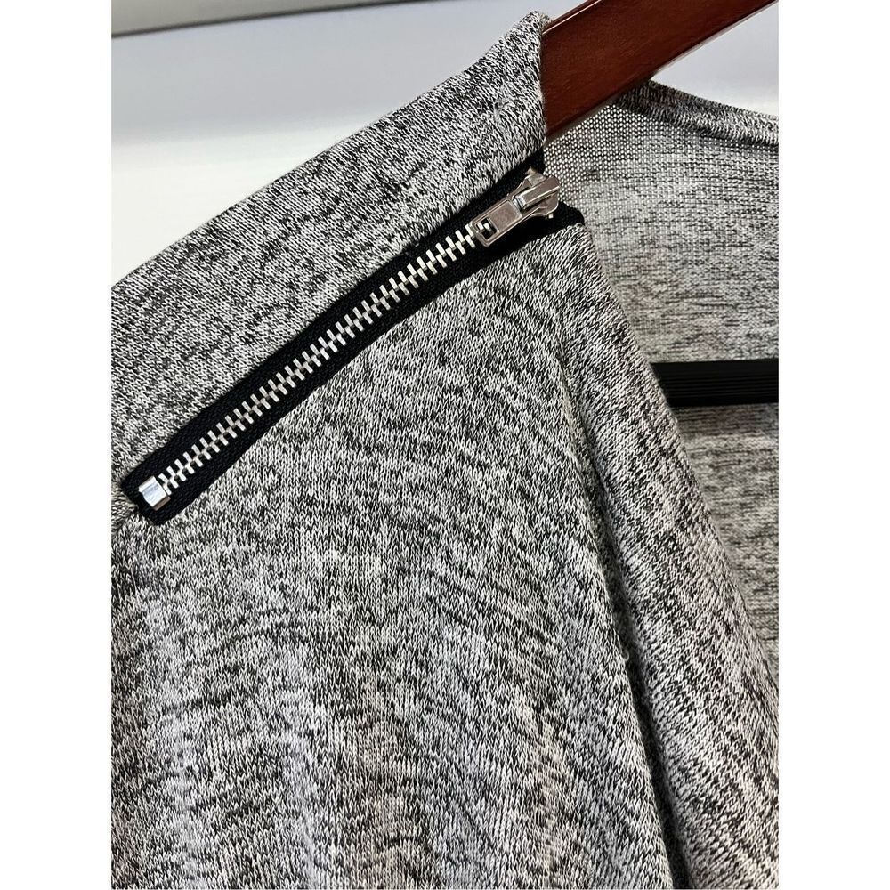 Carmen Marc Valvo Gray Jersey Zipper Shoulder Cowl Neck Top sz L EUC - Picture 2 of 6